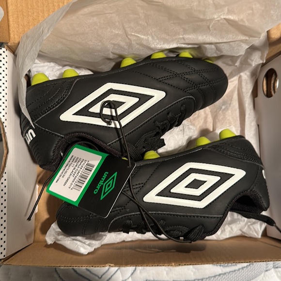 Umbro youth soccer cleats - size 11C - Picture 4 of 6